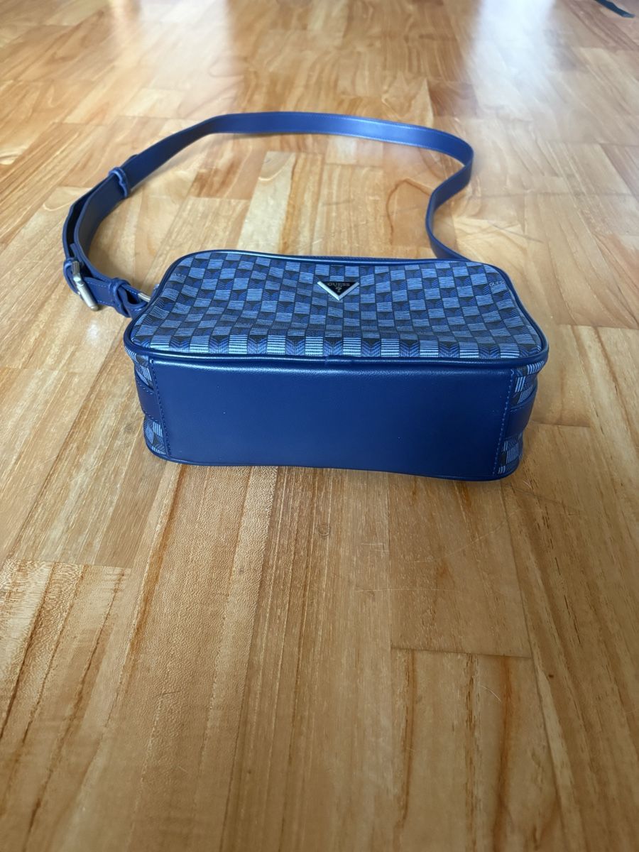 Guess Sonstige Kleidung & Accessoires: Sacoche GUESS Bleue – Neu (gemäss Beschreibung) aus La Chaux-de-Fonds von hug_y9hf 7