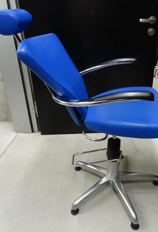 Lettini & sedie per cosmetici: Coiffeur- /Kosmetikstuhl – Usato da Trin Mulin venduto da trimu11 2