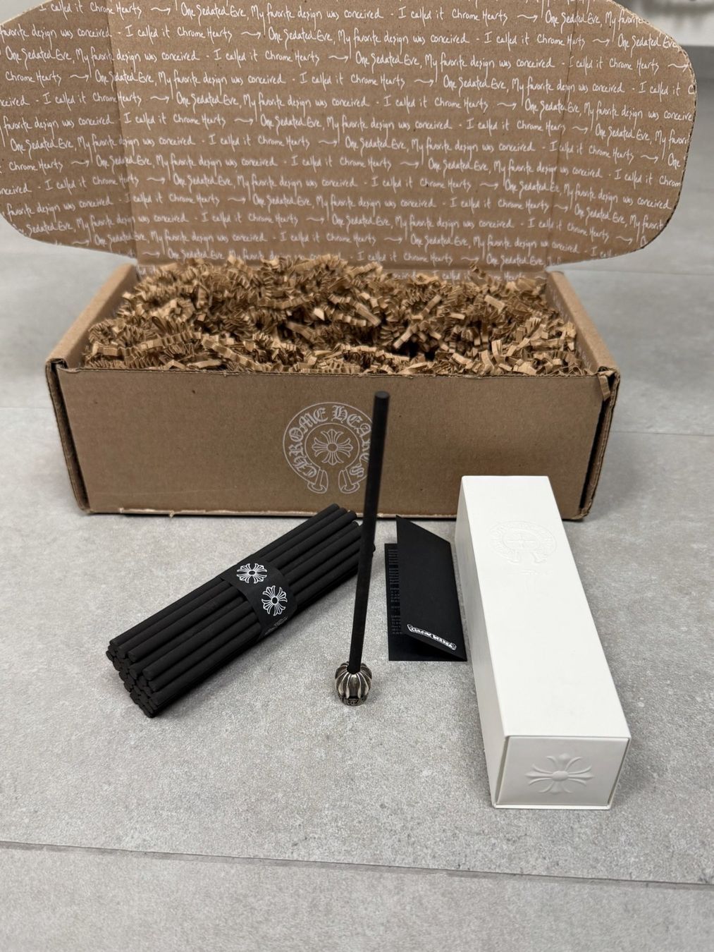 Toutes les décorations: Chrome Hearts Insense Set +22+ – Neuf avec emballage d'origine à Biel/Bienne par sami0788480082