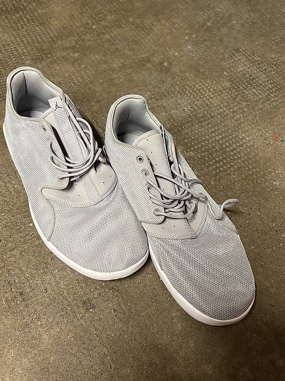 Scarpe da uomo: Sneakers NIKE JORDAN Eclipse Wolf Grey EU 45 – Usato da Basel venduto da Blindside