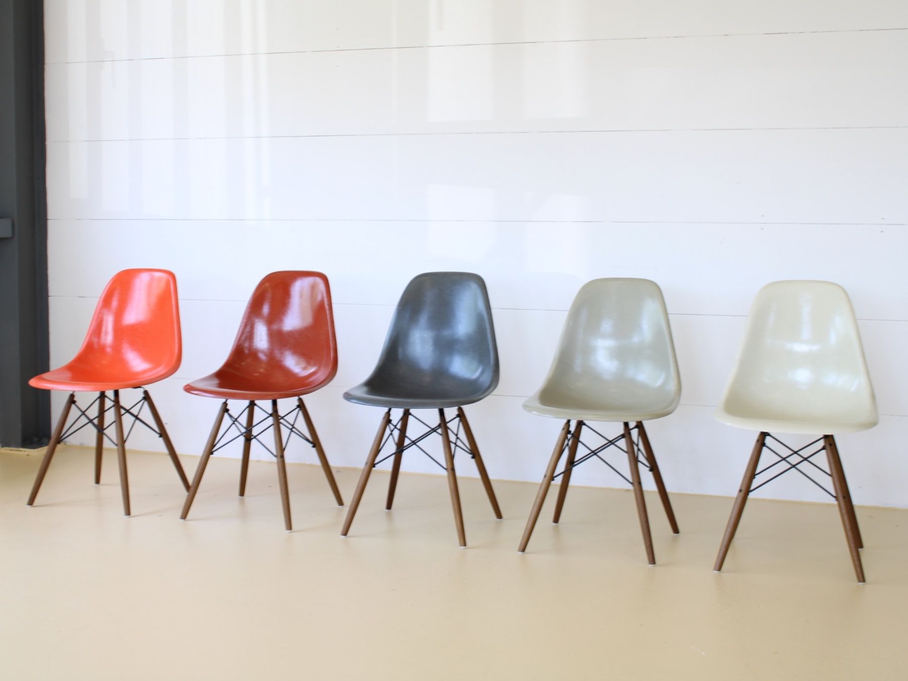 Herman Miller Sedie: Eames Fiberglas Stühle, Hermann Miller – Usato da Meinisberg venduto da atelier_TILIJA 2