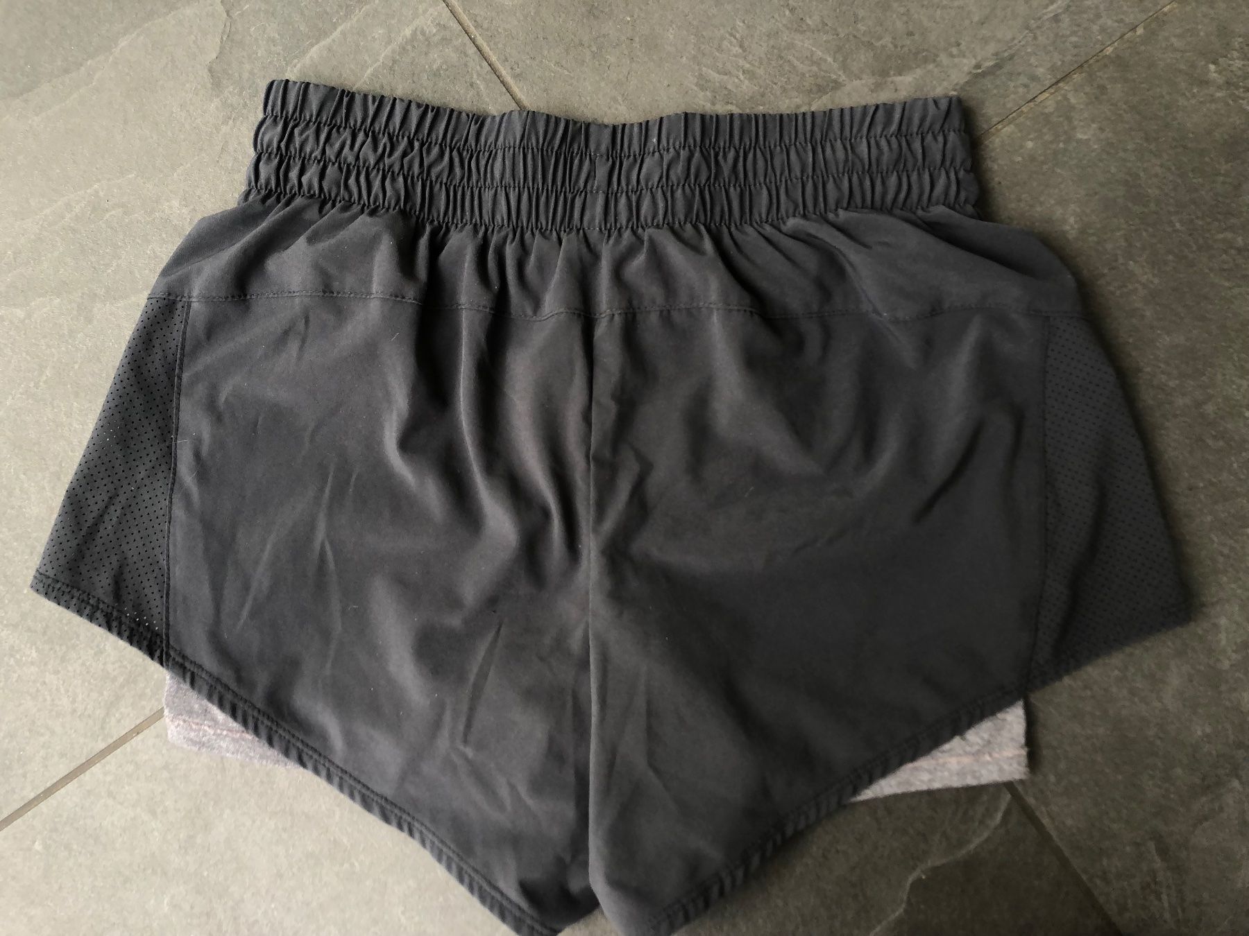 H&M Hosen: Sport Shorts – Gebraucht aus Solothurn von alinamaeva 2