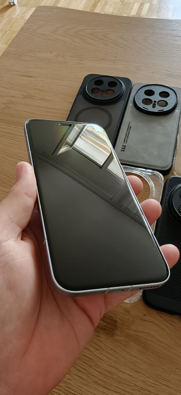 Honor Portables: Honor Magic 8 Pro 12/512GB Silver GLOBAL mit E-Sim & Google – D'occasion à Bachenbülach par SabriP 1