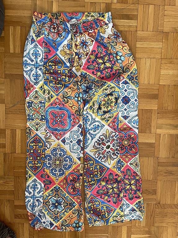 Hosen: Pantalons libre T36 colorée rouge/bleu  – Gebraucht aus Lausanne von das_xb9h 1