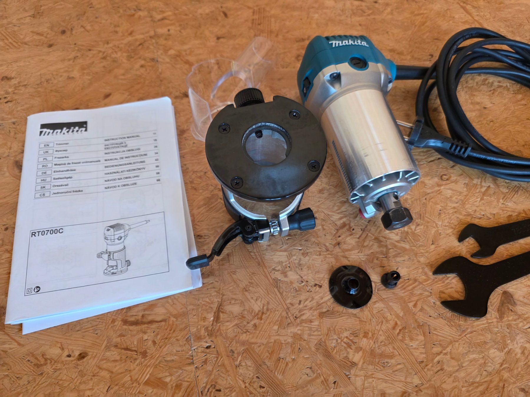 Makita Toutes les machines: Makita RT0702CJ Einhandfräse – D'occasion à Wängi par Uevi 1