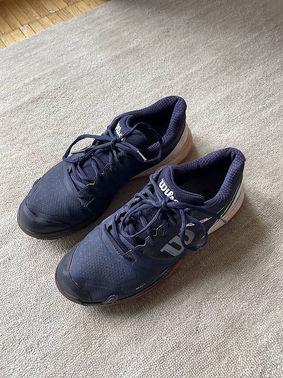 Herrenschuhe: Wilson Rush Pro Tennisschuhe Gr. 43,5 – Gebraucht aus Arlesheim von Matweb 1