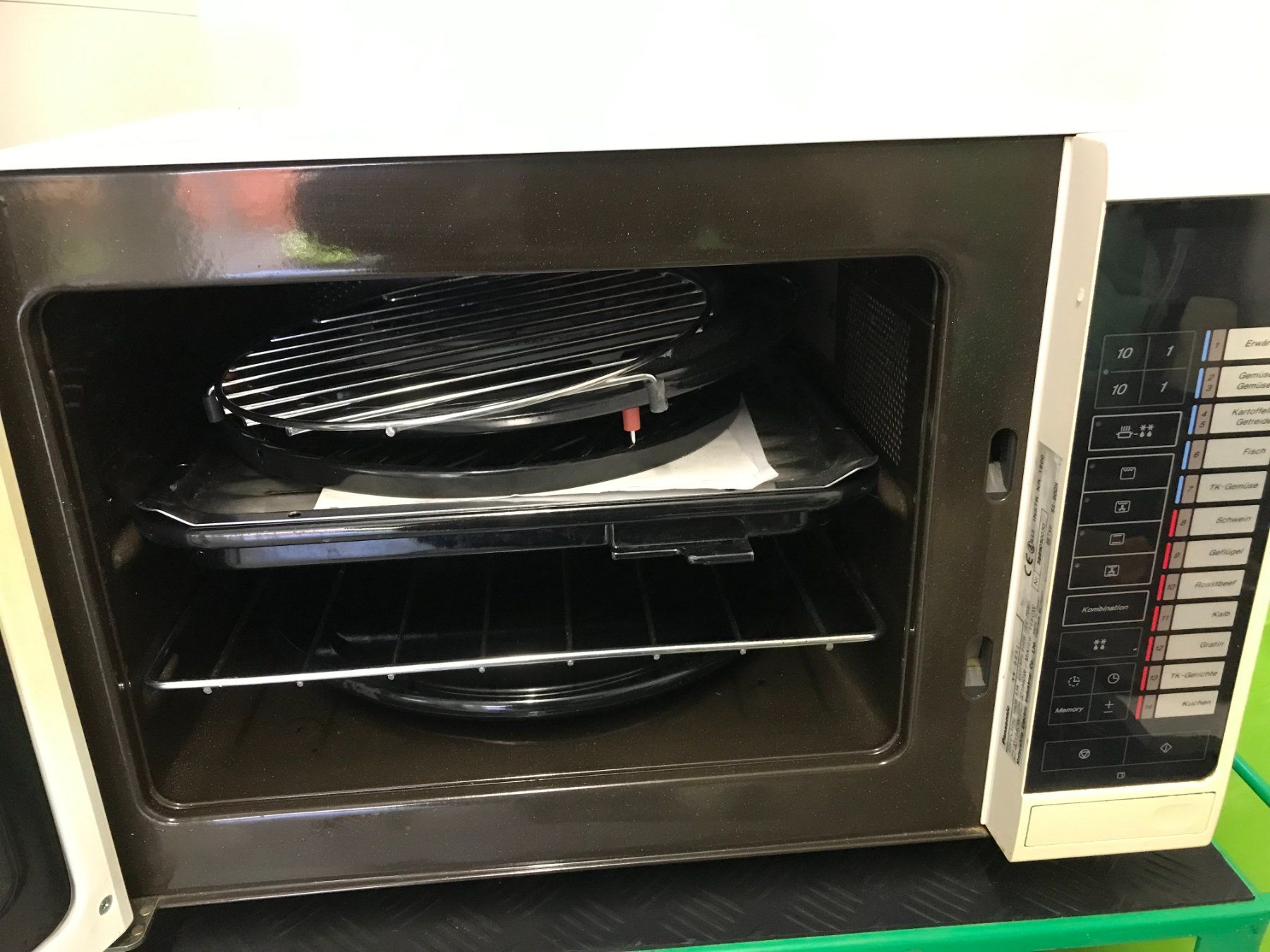 Appareils de cuisine: Freistehende Mikrowelle Panasonic – D'occasion à Schüpfheim par natur76 3