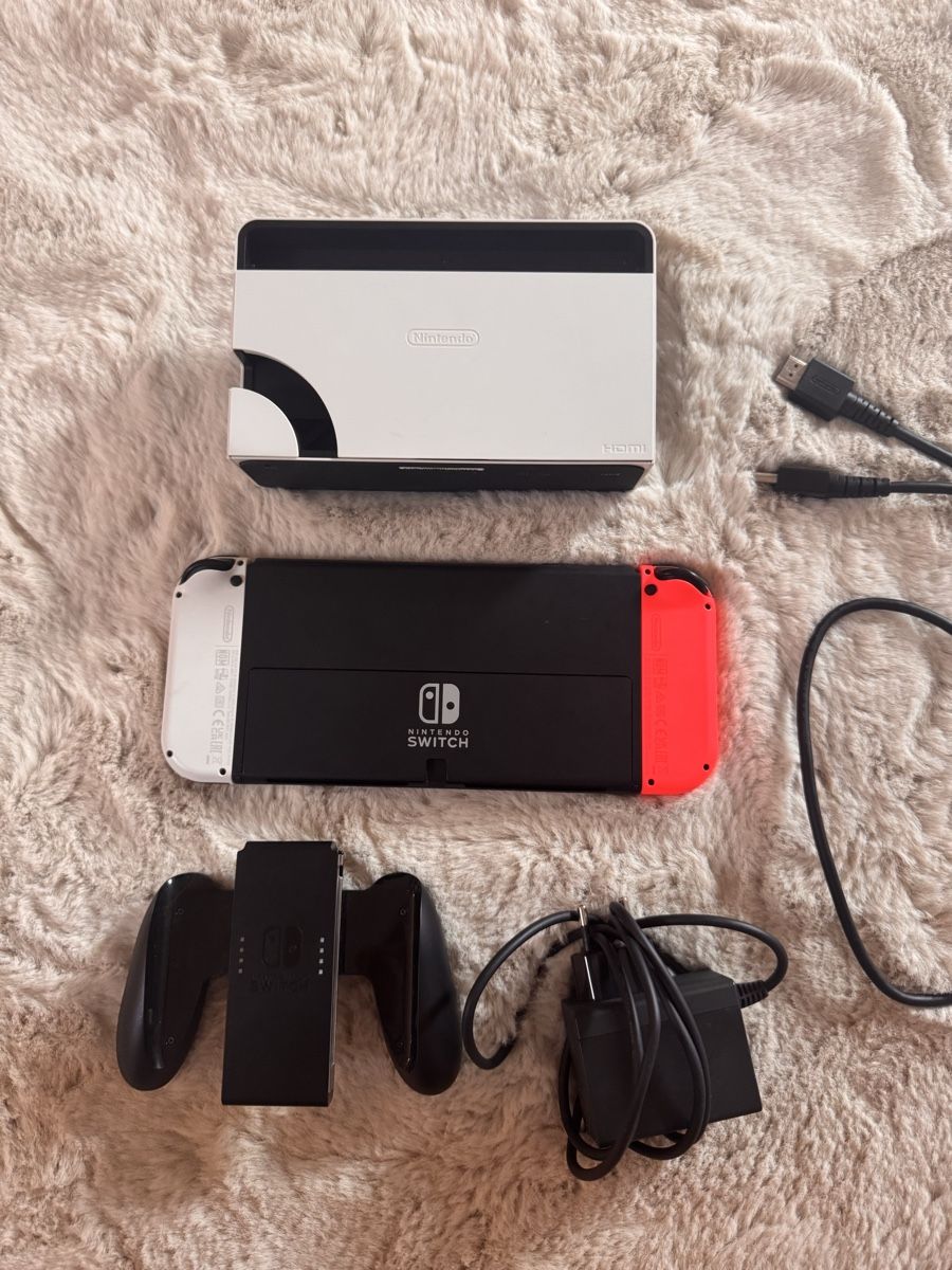 Nintendo Console: Nintendo Switch Oled mit Zubehör – Usato da Netstal venduto da Djukaxgajic01 1