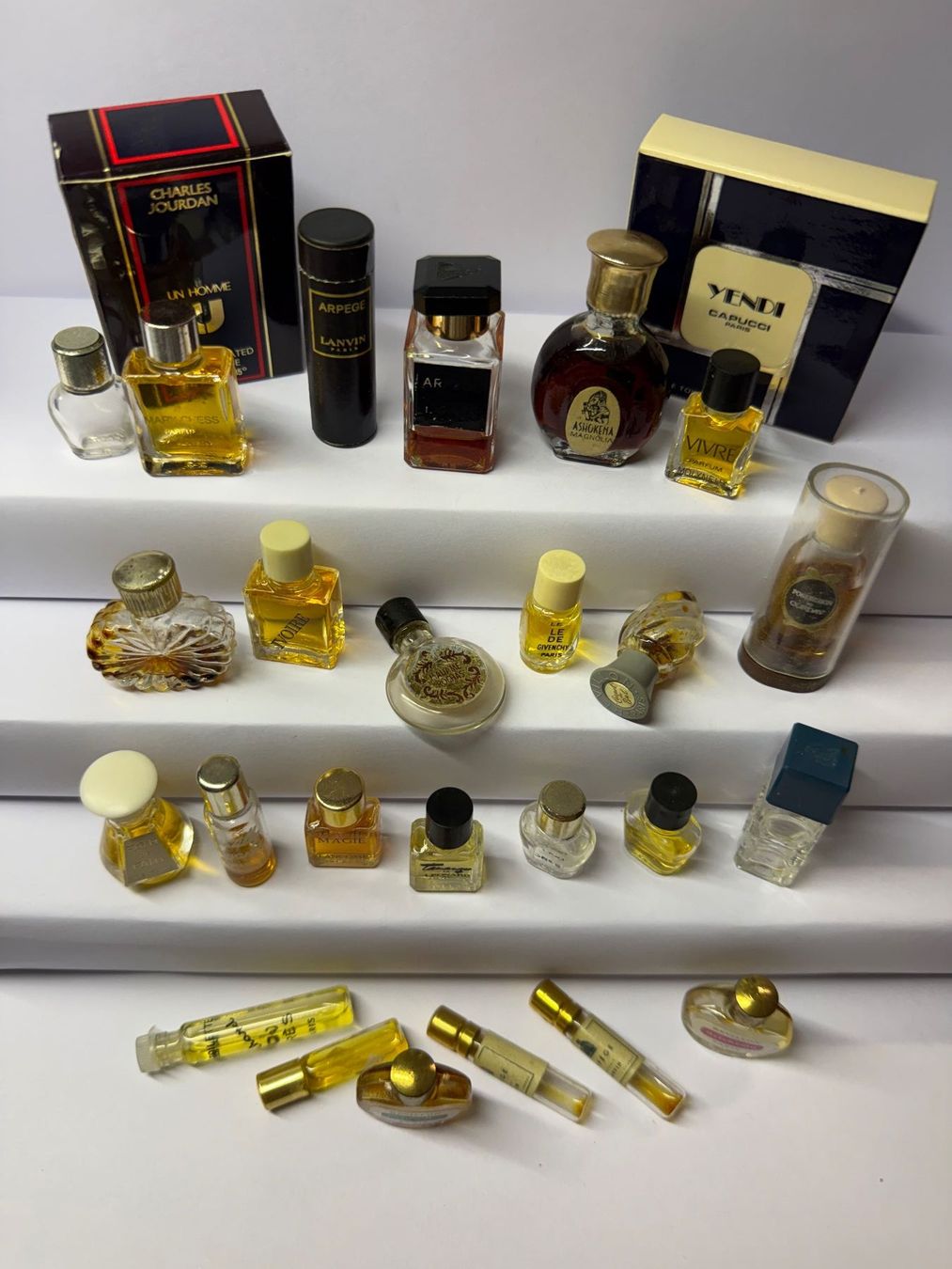 Profumi & Eau de Toilette: Uralte winzige Parfum Miniaturen – Usato da St. Gallen venduto da aracne 5