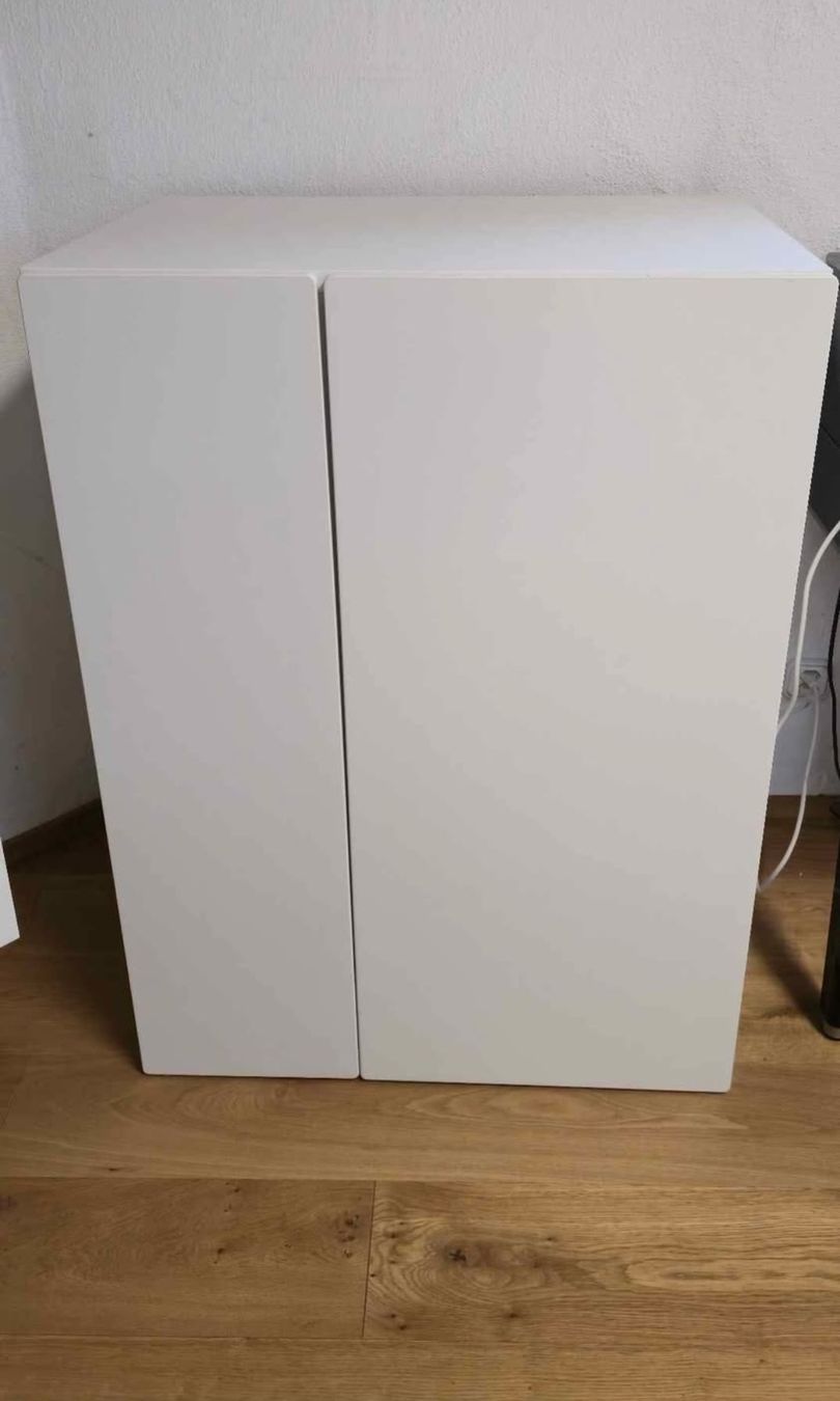 Armadi: Weisser IKEA Hochschrank mit Auszug – Usato da Mauren venduto da MaJa_1117