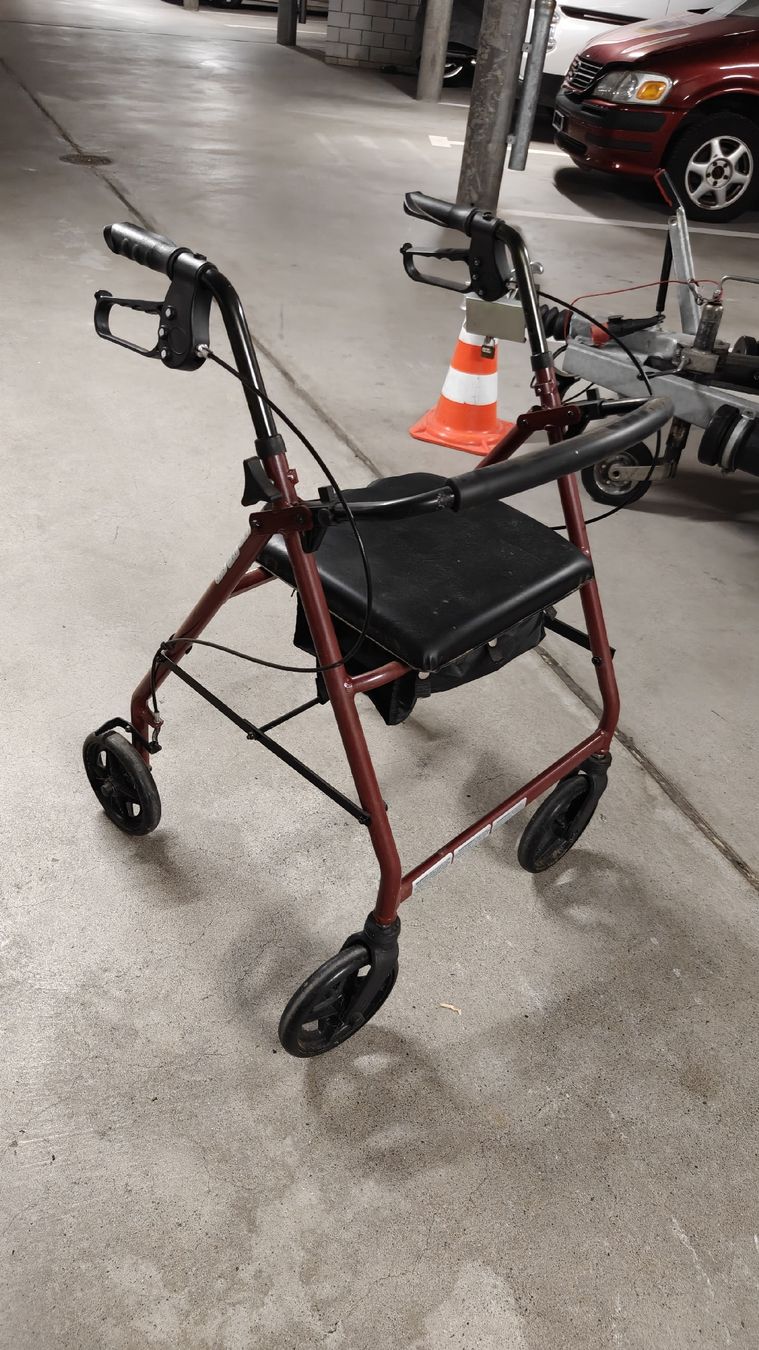 Aides à la marche: Rollator gebraucht zu verkaufen. – D'occasion à Gränichen par rooney90 3