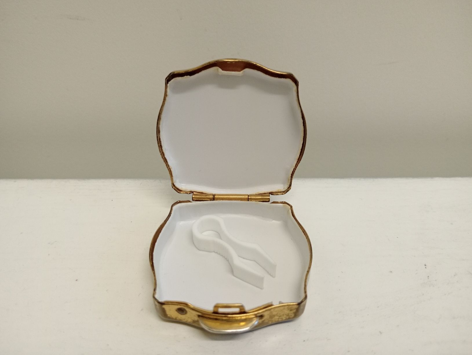 Altro in Cosmetici & Cura: Stratton Vintage  Tabletten Pillendose  Messing Blumenmotiv – Usato da Allschwil venduto da Evgeniia78 1