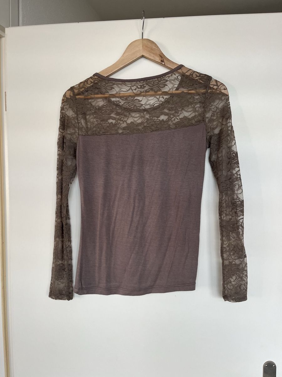 Top: Pull dentelle – Usato da Neuchâtel venduto da Ariane_vn00 1
