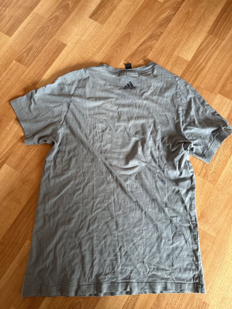 T-Shirts: Adidas T-Shirt, Grau, einf. Brustweite 48 cm  – Gebraucht aus St. Gallen von mai_gd7k 1