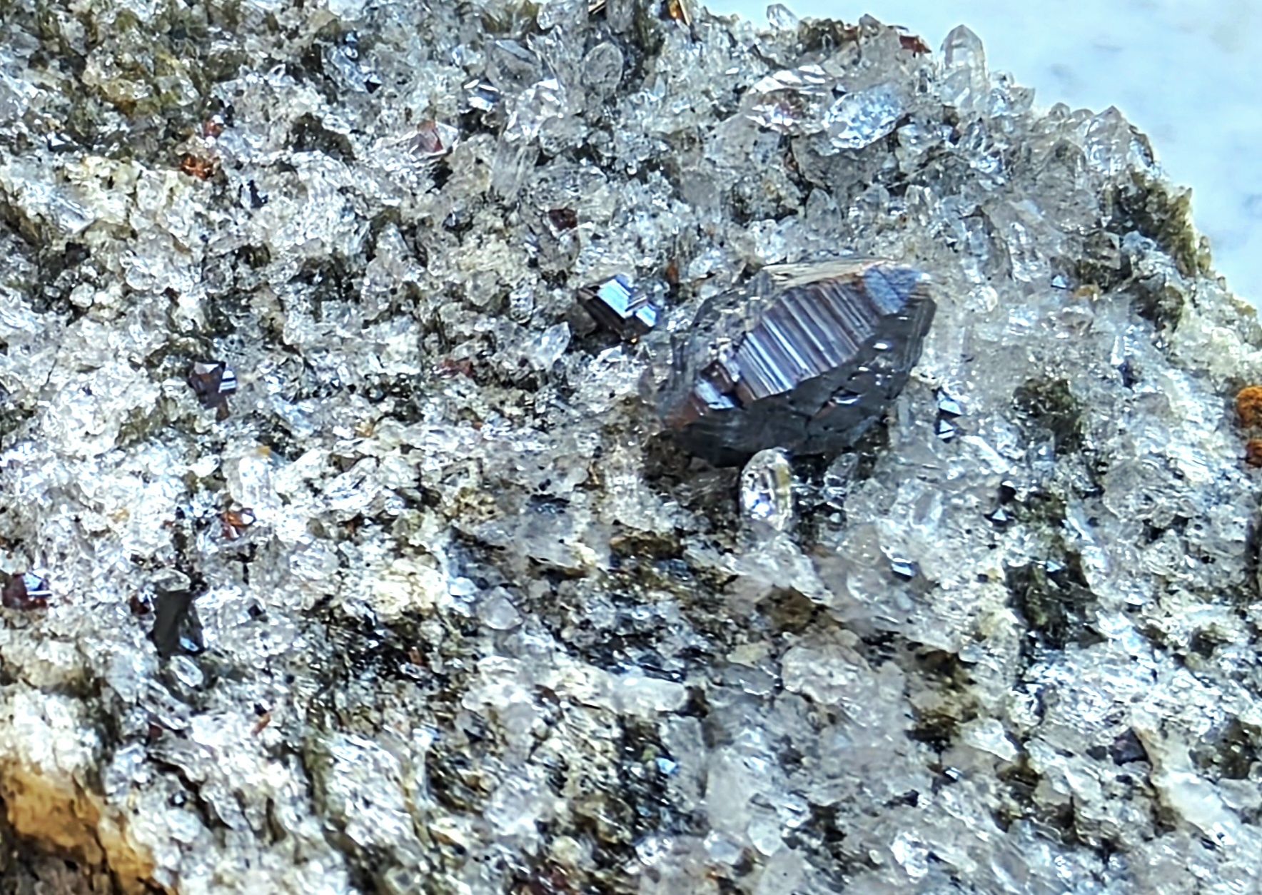 Mineralien & Heilsteine: Knopfrutil auf heller Matrix. Magnetit mit Rutil Binntal – Gebraucht aus Glis von nbu_65ys 2