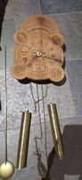 3 Selbstgeschnitzte Holz-Wanduhren