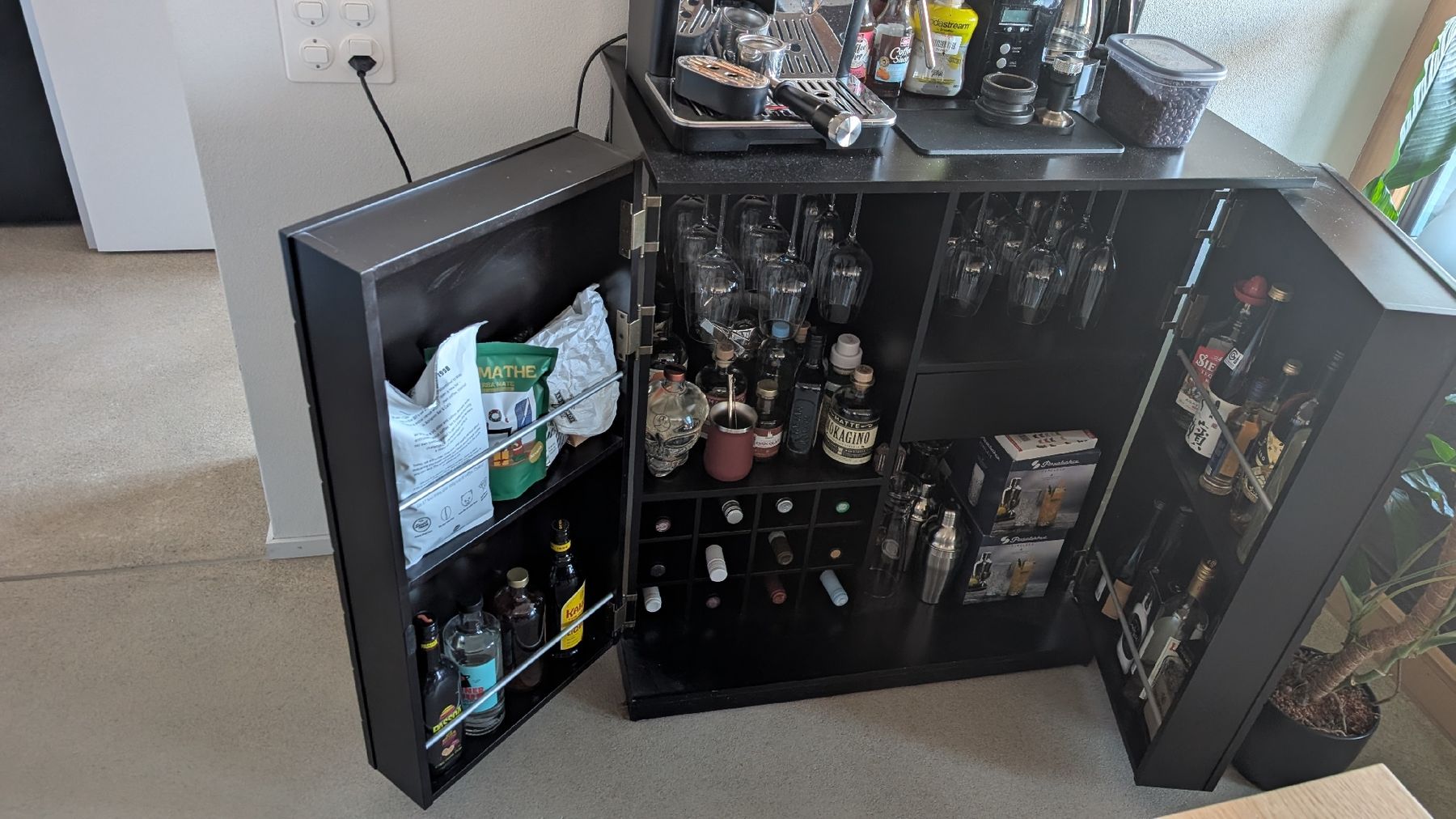 Schränke: Barschrank – Gebraucht aus Liebefeld von vin_7p7h