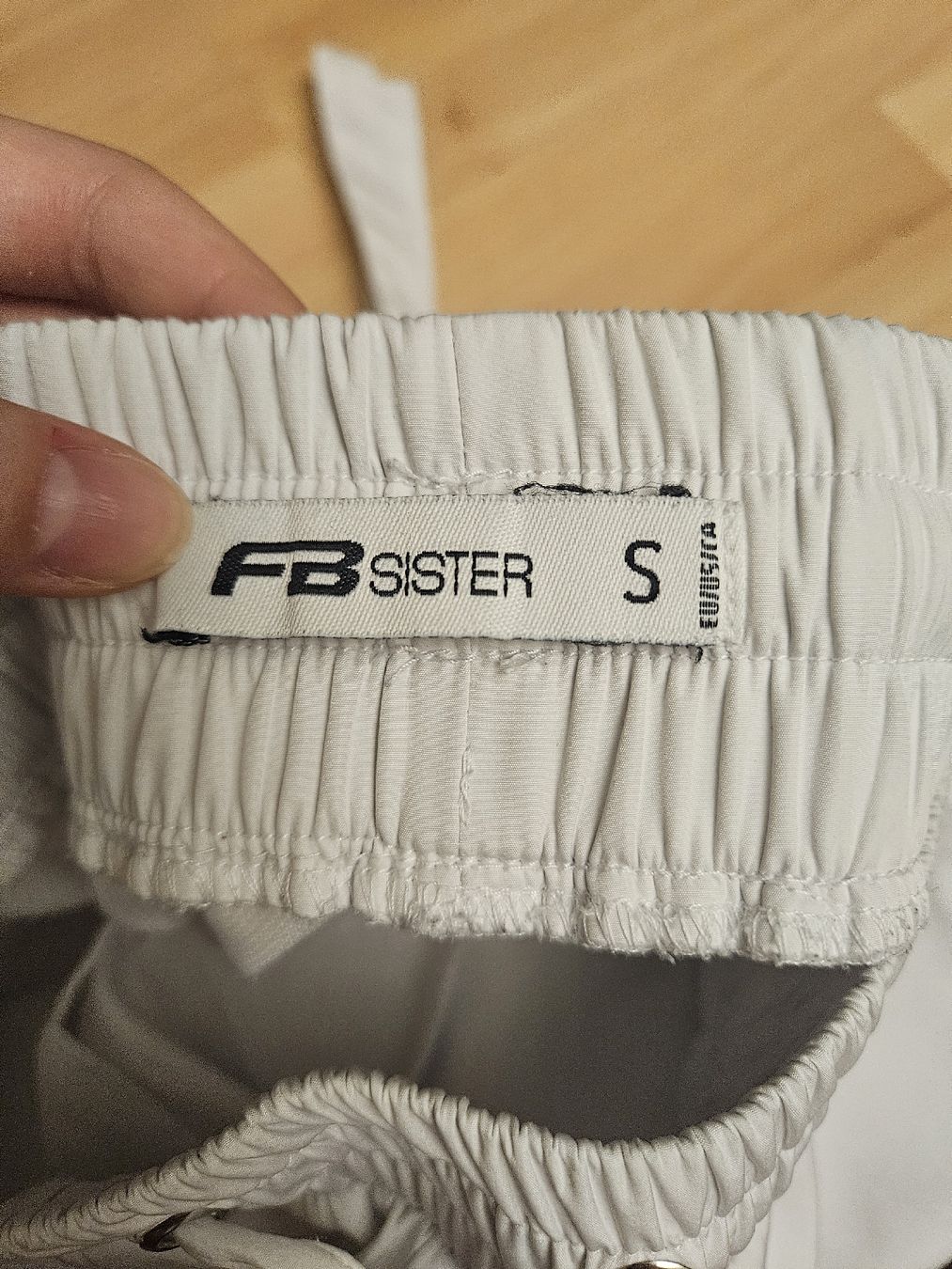 Pantaloni: FB SISTER Cargohose hellgrau Grösse S neu – Usato da Thun venduto da bia_crh9 2