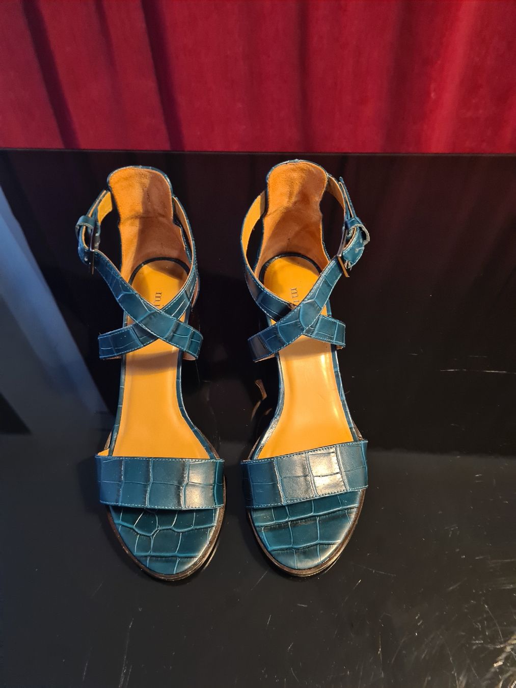 Scarpe da donna: Minelli Sandale Gr 39 – Nuovo (secondo la descrizione) da Kloten venduto da Kri23