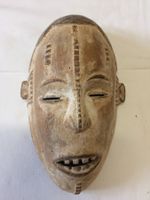 Masque africain tribal ancien décoratif authentique