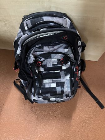 Rucksack SATSCHUL schwarz-grau Muster guter Zustand