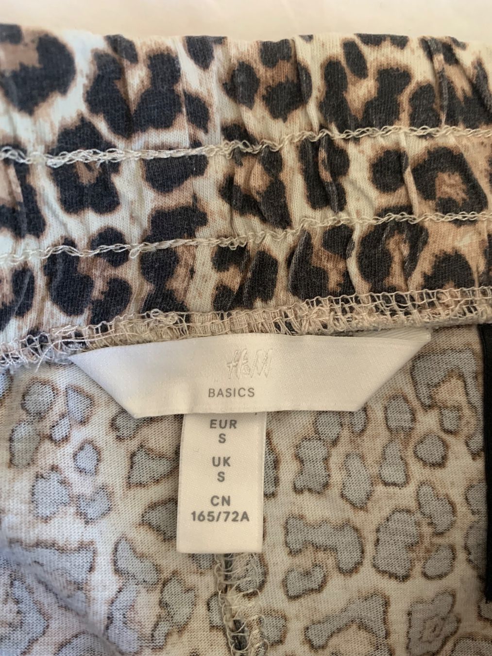 H&M Hosen: Leoparden Shorts – Gebraucht aus Ennetbaden von usemiste 2