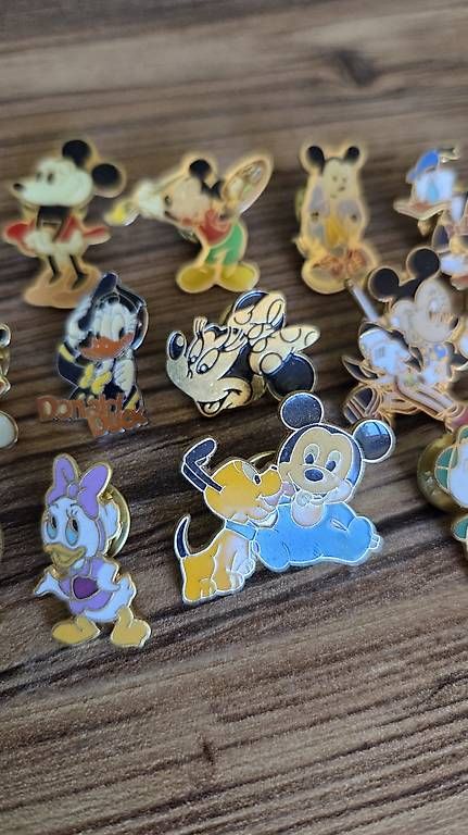 Placchette & Badge: Disney Pins aus den 90er – Usato da Winterthur venduto da lindor_wasabi 2