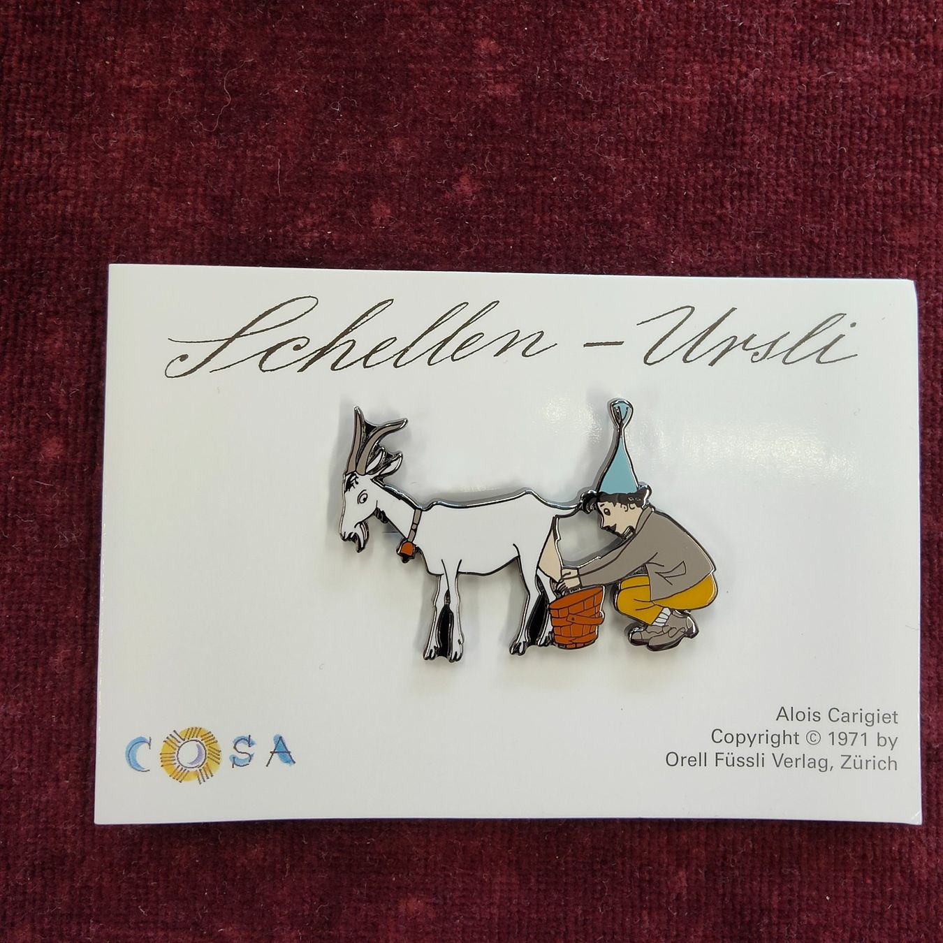Broschen & Nadeln: Schellen-Ursli  Brosche   Alois Carigiet – Neu und originalverpackt aus Davos Platz von wauwauin