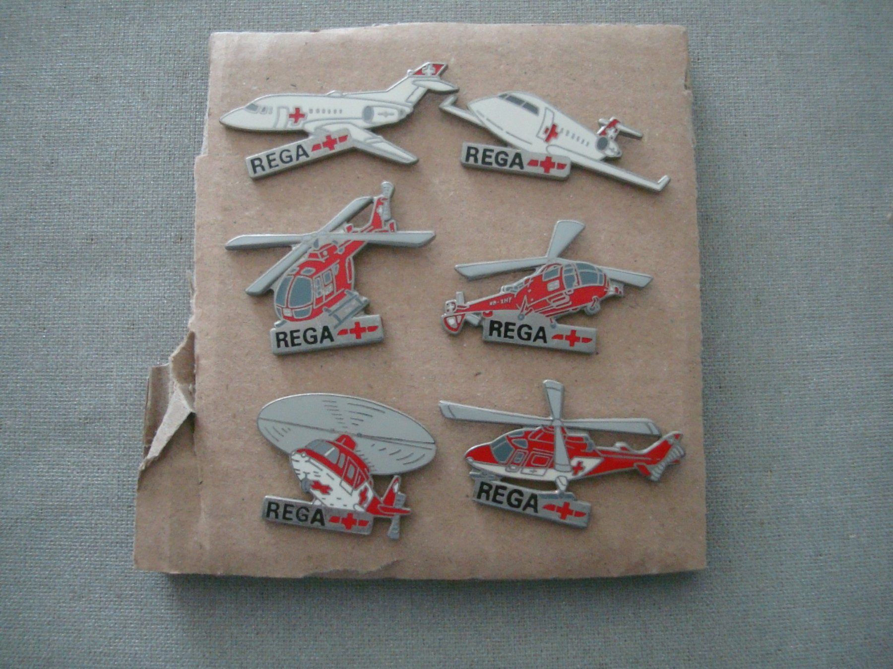 Rega Placchette & Badge: 6 Pin - REGA - ohne Verschluss – Usato da Neuenegg venduto da flohcante