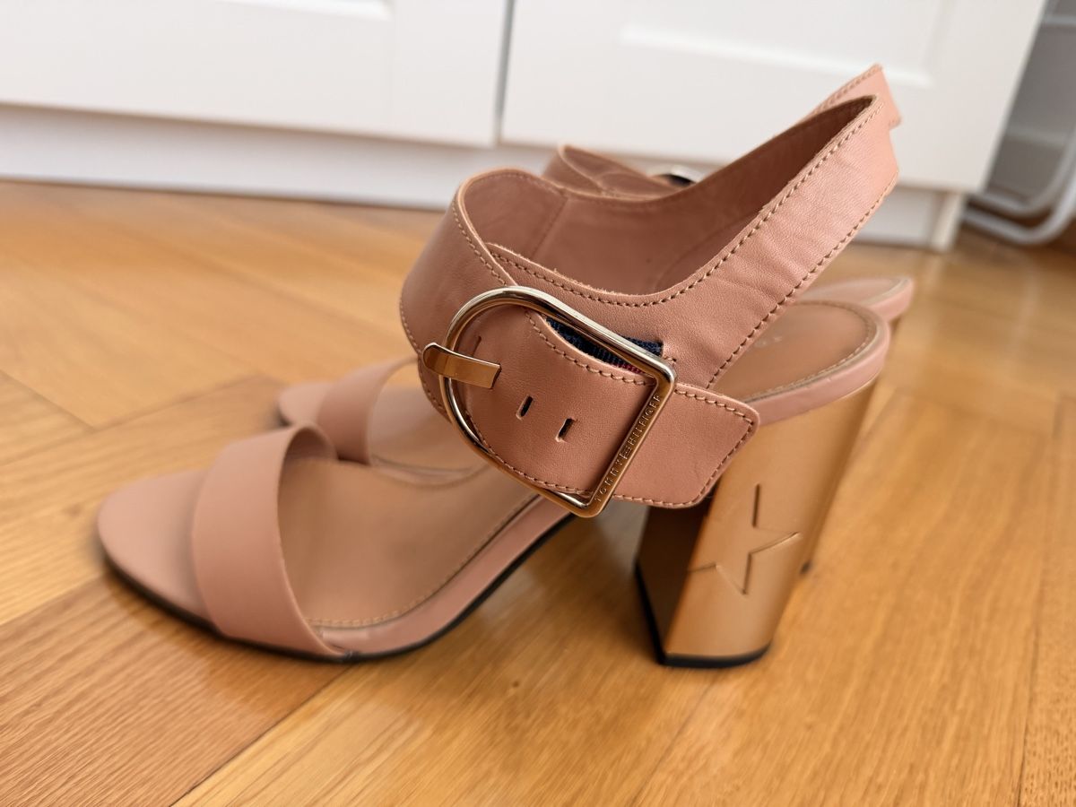 Tommy Hilfiger Scarpe da donna: Sandales Tommy Hilfiger T41 – Nuovo (secondo la descrizione) da Lausanne venduto da sanout 1