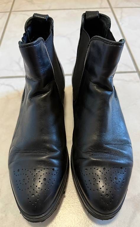 Damenschuhe: Schwarze Leder Chelsea Boots Grösse 37 – Gebraucht aus Ehrendingen von ErikaKrisztina 2