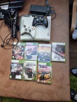 Console Xbox 360 avec deux manettes et sept jeux auto