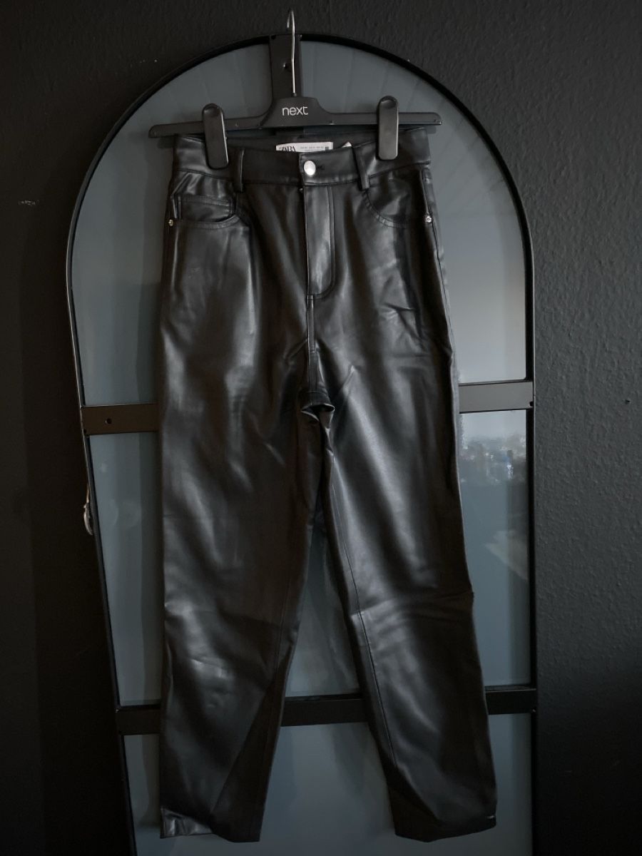 Zara Pantaloni: Schicke Lederhose Gr. 32 – Usato da Sitterdorf venduto da SecondHandRe