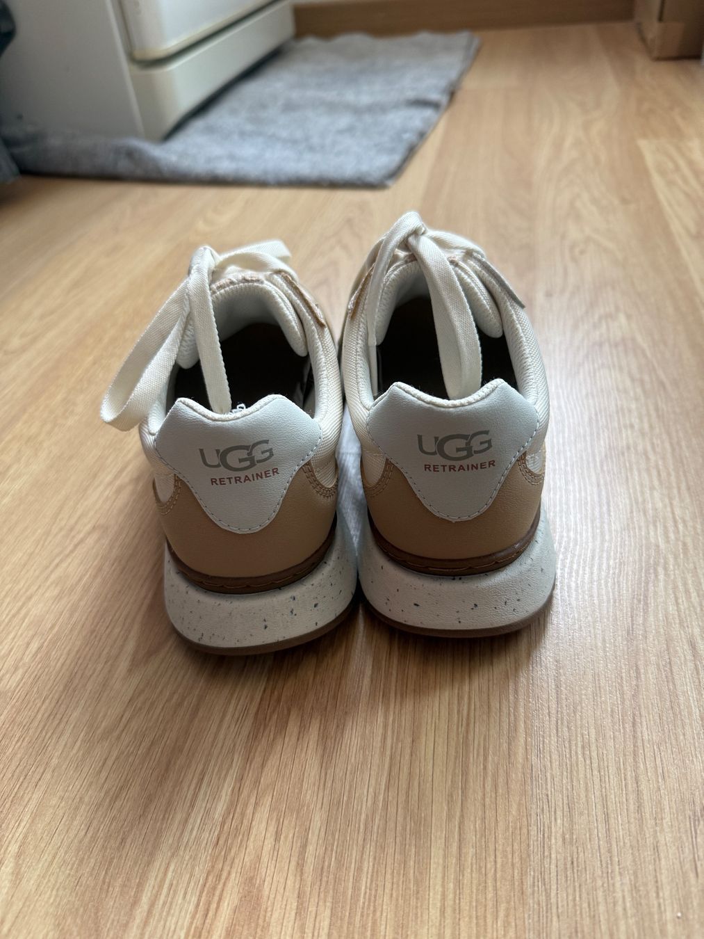 Ugg Damenschuhe: UGG Retrainer Sneakers – Size 37 – – Gebraucht aus Olten von bri_jh8f