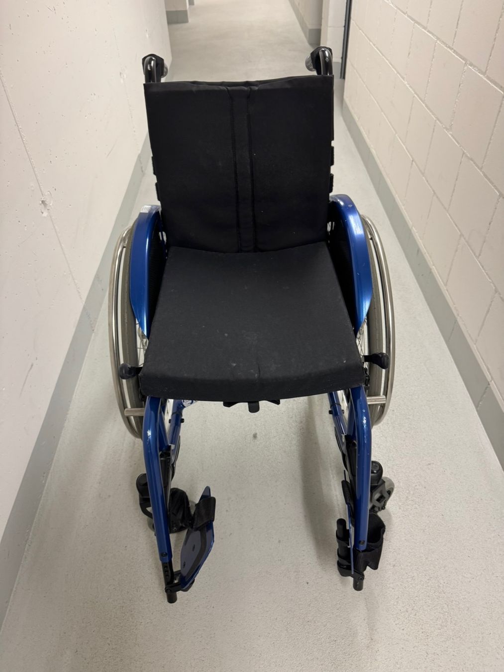 Rollstühle: Rollstuhl Blau / schwarz – Gebraucht aus Thun von mad_c5mr 1
