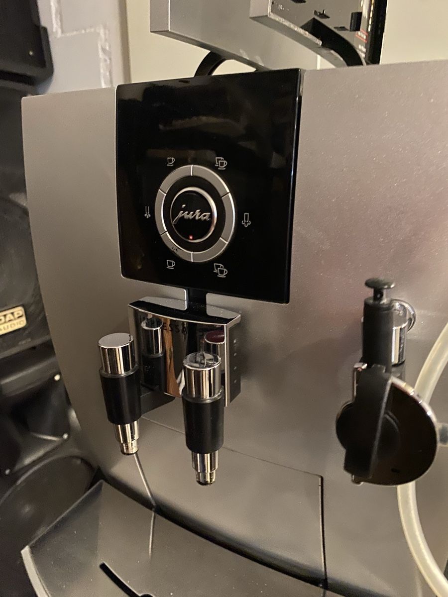 Jura Macchine per caffè & Macchine per espresso: Jura J5 ab Service – Usato da sulgen venduto da 270963 2