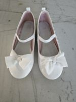 Ballerinas H&M weiss mit Schleife Grösse 33 getragen