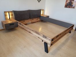 Doppelbett 180x200 inkl. Nachtischen +indirekter Beleuchtung