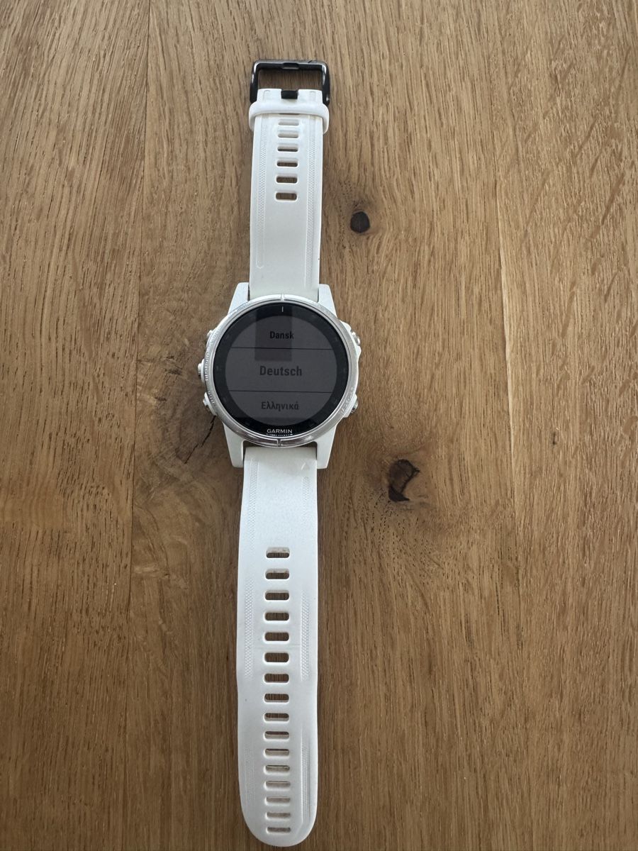 Garmin Smartwatch: Garmin Fenix 5s plus Weiss – D'occasion à Wetzikon ZH par Swiss281