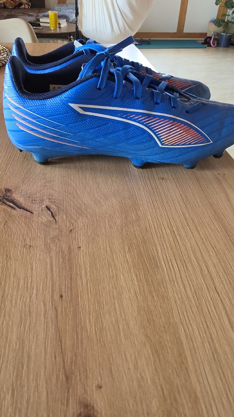 Herrenschuhe: Noppenschuhe von Puma 38.5 – Gebraucht aus Grosswangen von DenChey