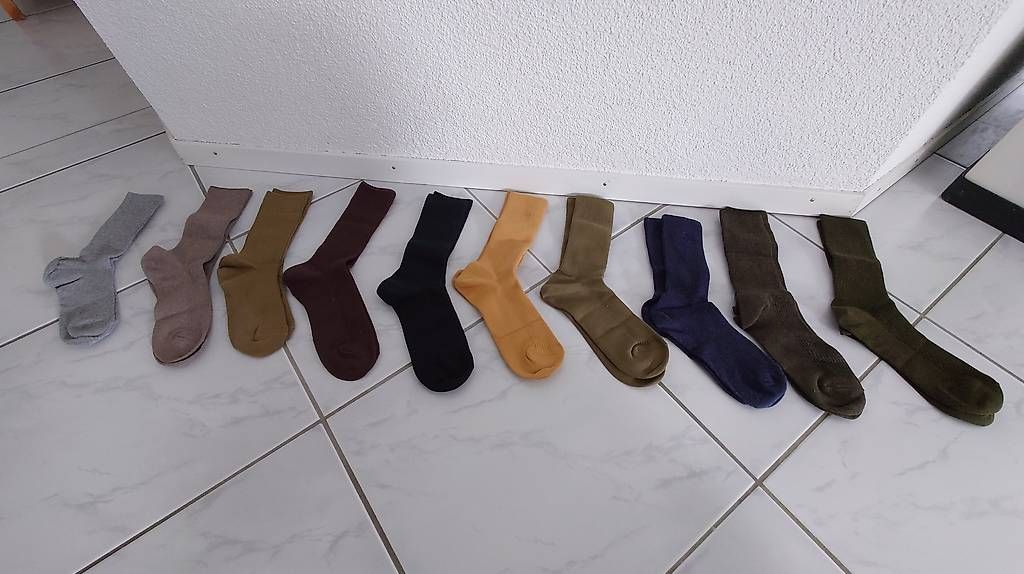 Socken: 10 Socken L Grösse (thight fit) – Gebraucht aus Schüpfen von cha_6xq2