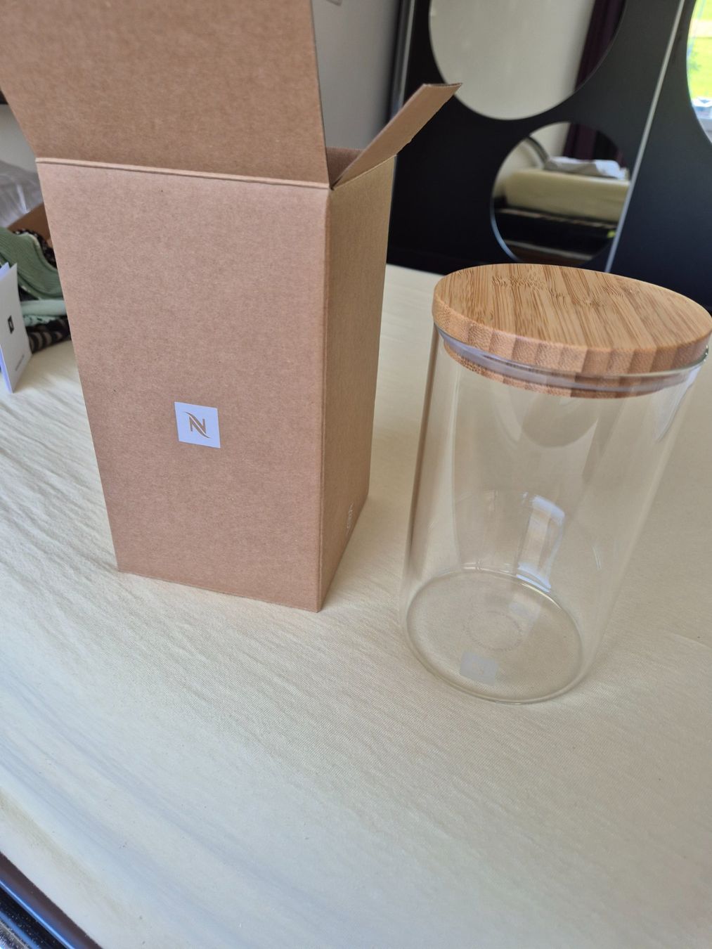 Contenitori & Simili: EXCLUSIVER NESPRESSO KAPSELDISPENDER MIT HOLZDECKEL – Usato da Dierikon venduto da Eloy01 1