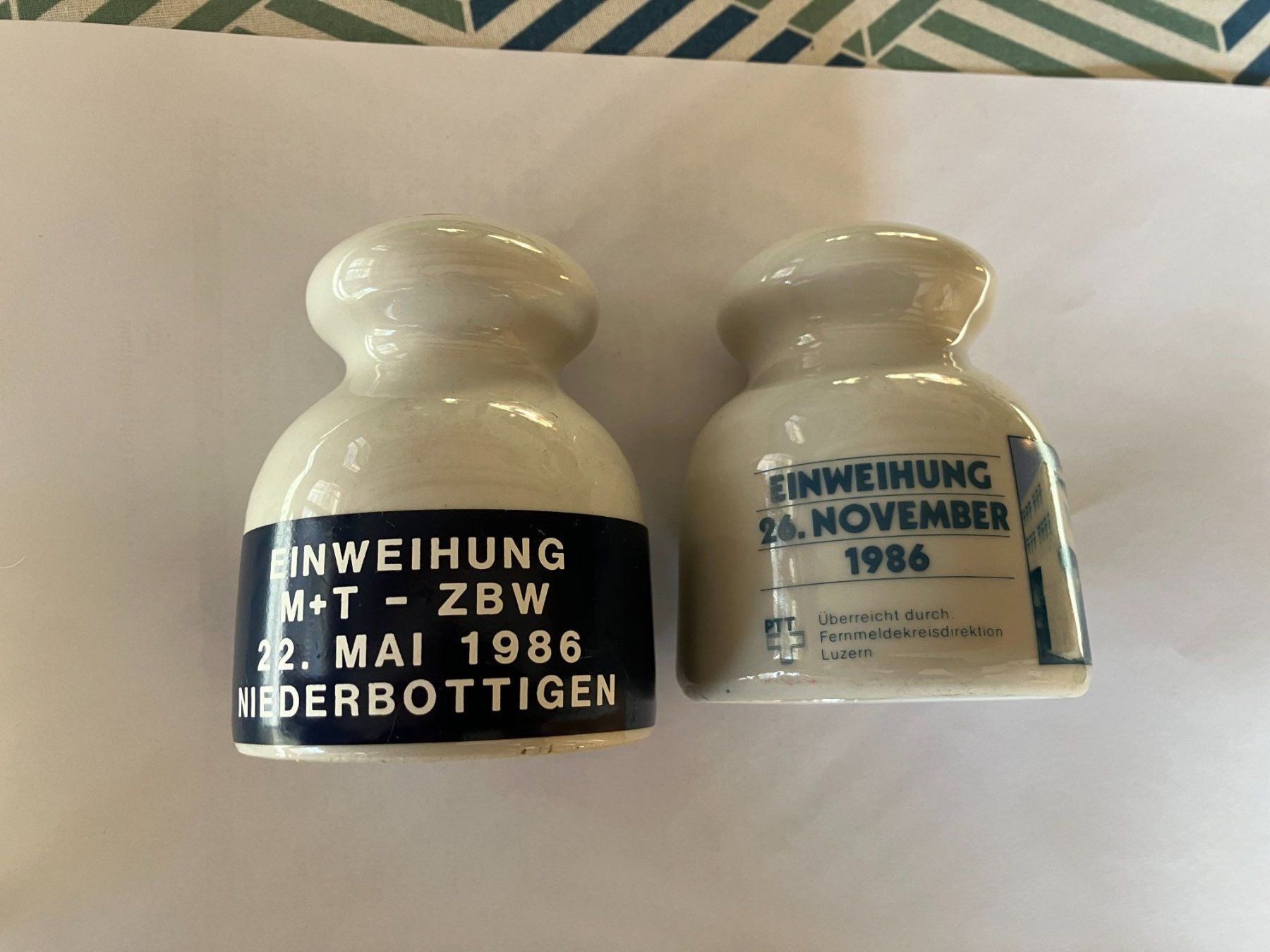 Tutte le decorazioni: Isolatoren aus Porzelan – Nuovo (secondo la descrizione) da Lenk im Simmental venduto da Jrg7410 1