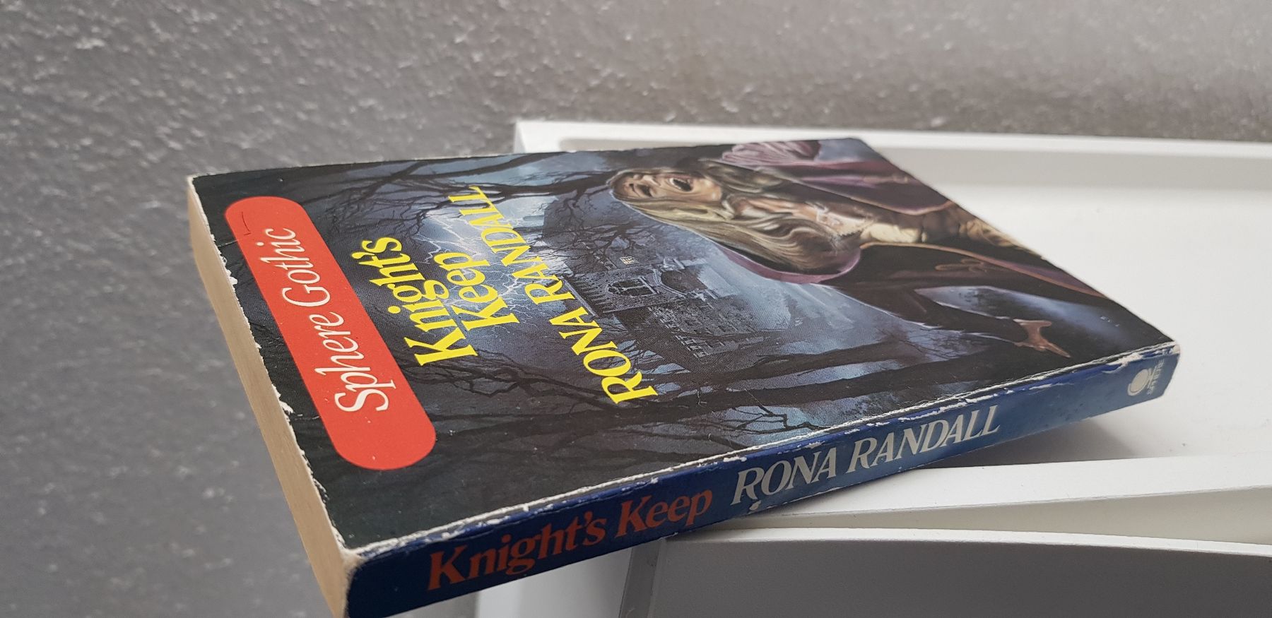 Libri: Gothic Roman "Knight's Keep" Rona Randall, Sphere Gothic – Usato da Zürich venduto da sb_t28m 2