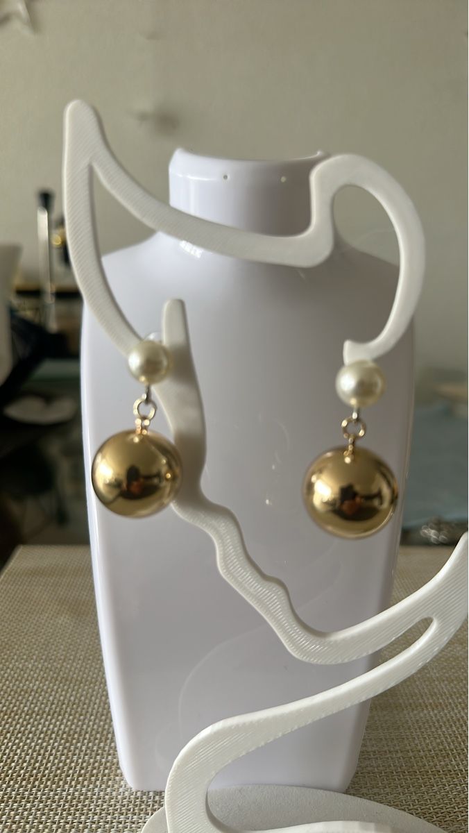 Orecchini pendenti & Orecchini a lobo: Statement Earrings - Pearl & Gold Tone - Party Ready – Usato da Bouveret venduto da dou_g8q7