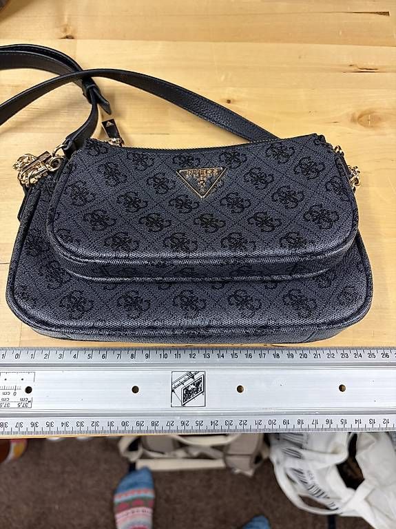 Taschen für Damen: Guess Handtasche  – Gebraucht aus Flüh von fuchssa1 3
