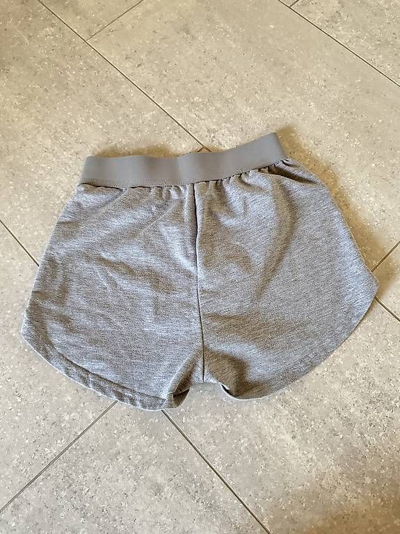 Hosen: Kurze hellgraue Hose – Gebraucht aus Schwarzenbach SG von Winston95 1