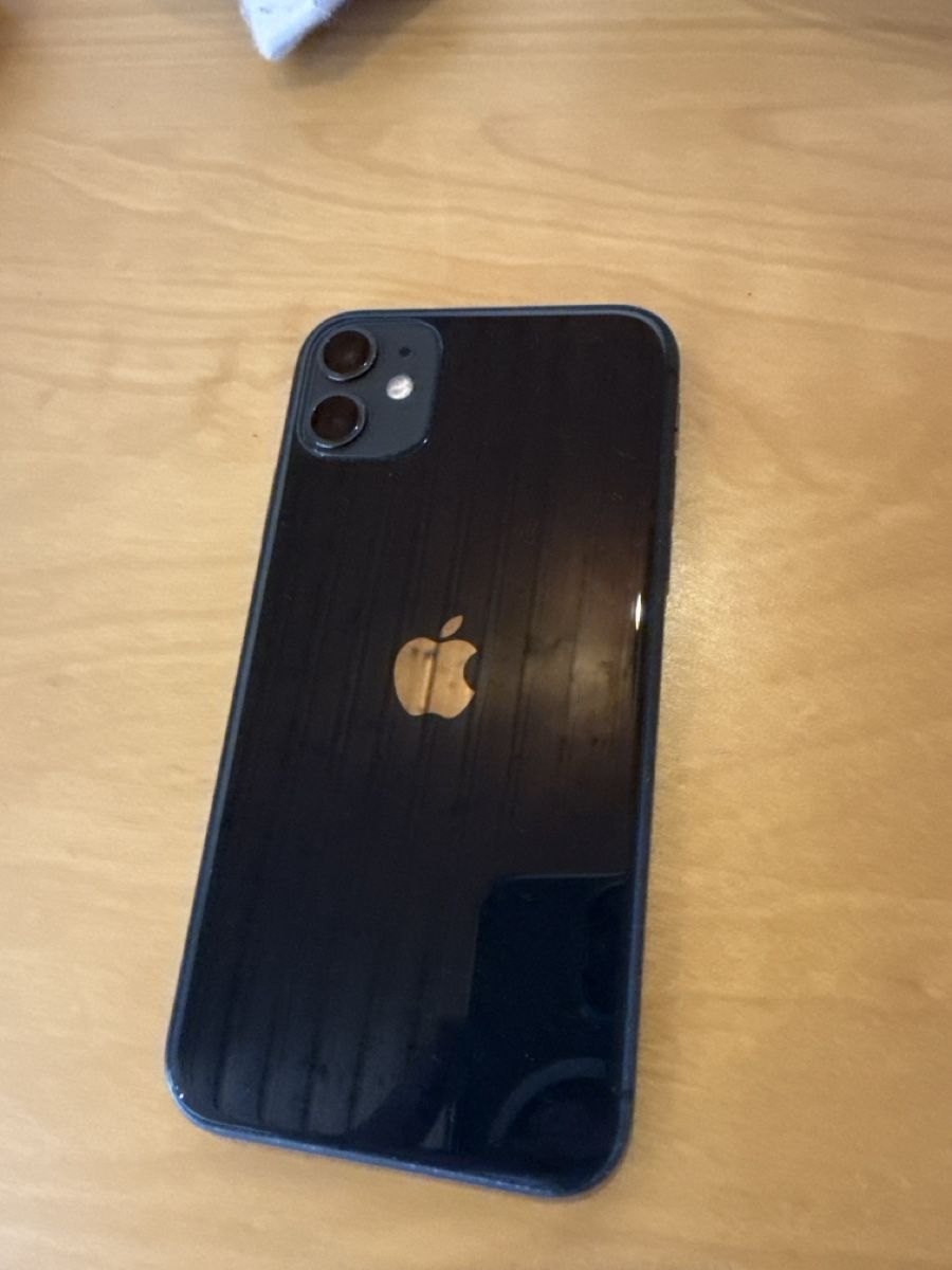 Apple Telefoni cellulari / Smartphones: Iphone 11 64gb schwarz – Usato da Uetendorf venduto da Loscar1 1