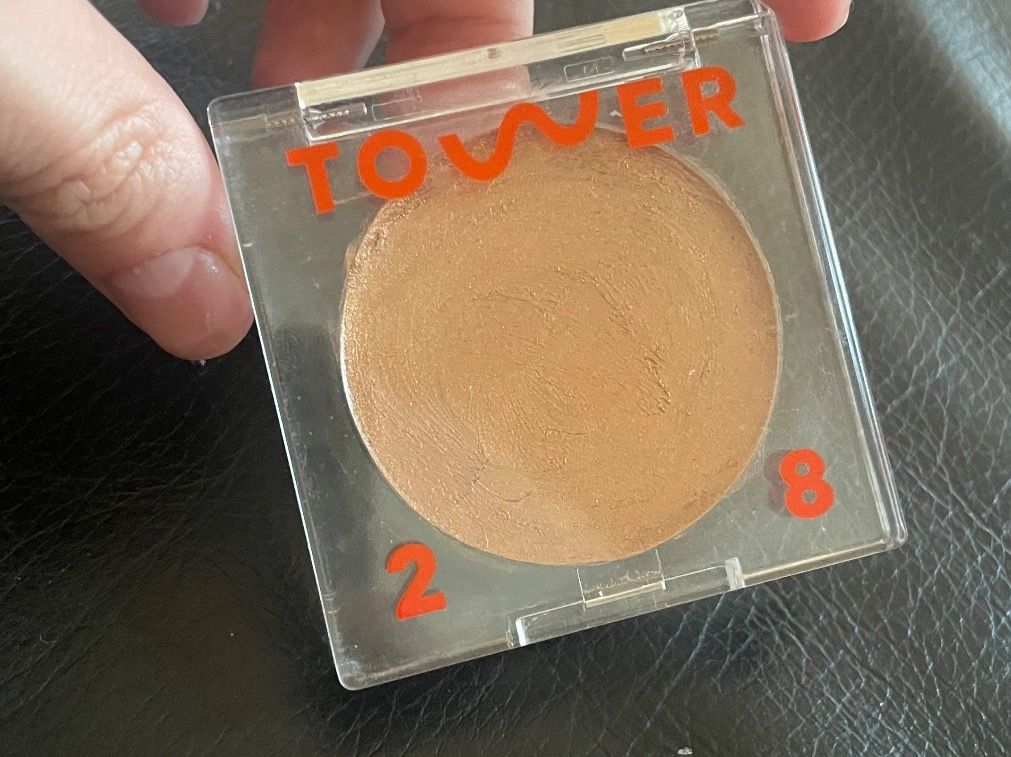 Make-up: Tower 28 bronzino – Gebraucht aus St-Gingolph von Ynatka