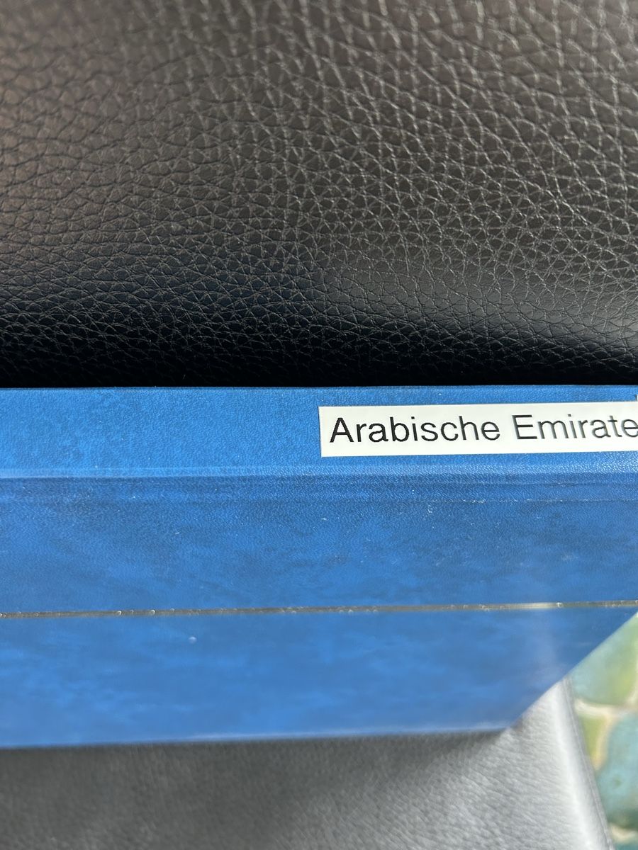Tutti i francobolli: Briefmarkenalbum Arabische Emirate – Usato da Emmen venduto da Carbru 1